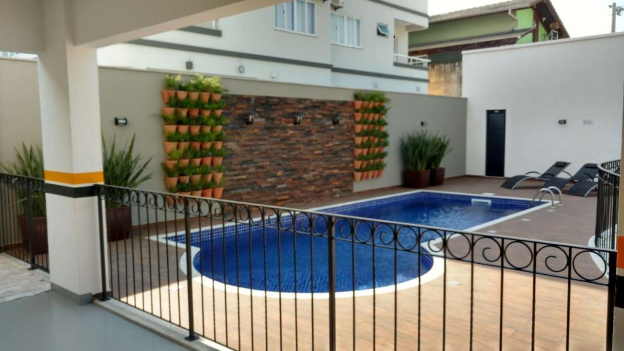 Var-101A Dpto Amplio En Condominio Cerrado Con Piscina Bombinhas Luaran gambar