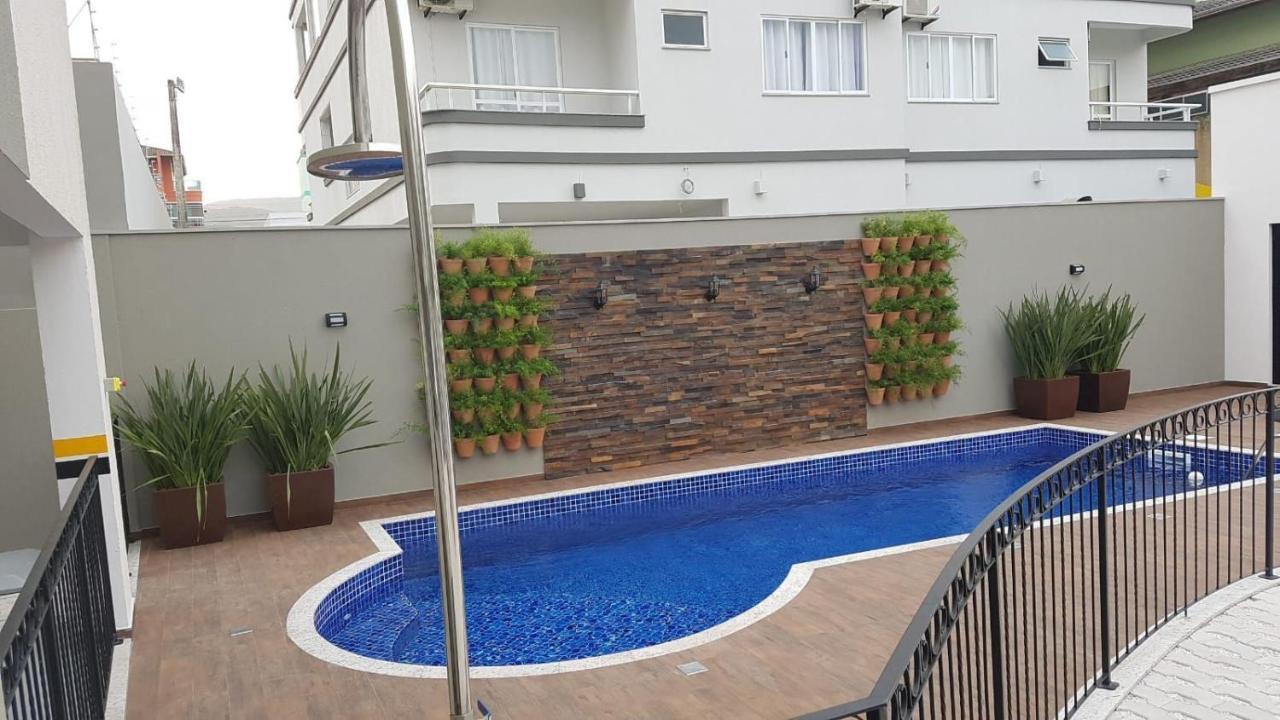 Var-101A Dpto Amplio En Condominio Cerrado Con Piscina Bombinhas Luaran gambar